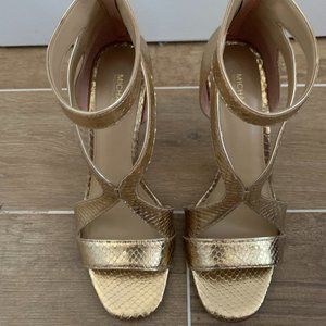 MICHAEL Michael Kors Harlen Sandal in Pale Gold Metallic Leather
